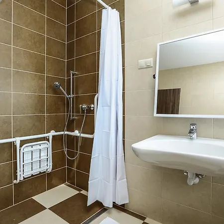 Granatalma Vendeghaz 3* Fehérvárcsurgó